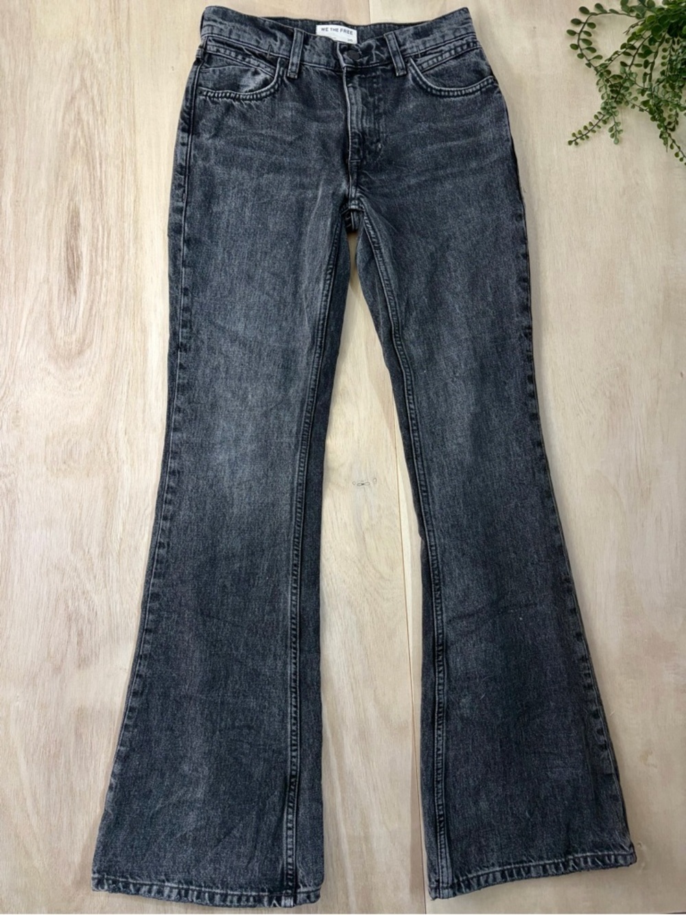 Free People We The Free Black Wash Flare Jeans Mid Rise Size 25 100% cotton